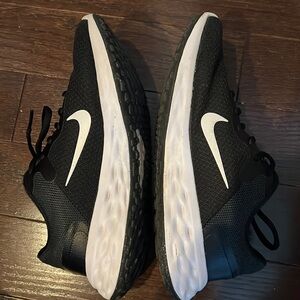 Mike woman’s running sneaker